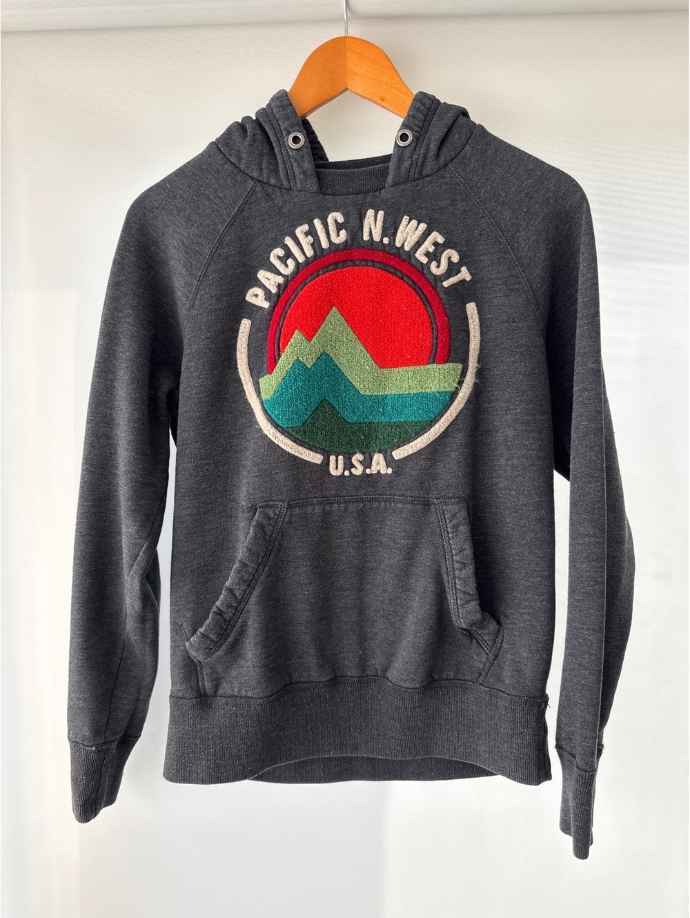 Cape Juby Pacific N. West USA Graphic Hoodie Sweatshirt Gray Size Small